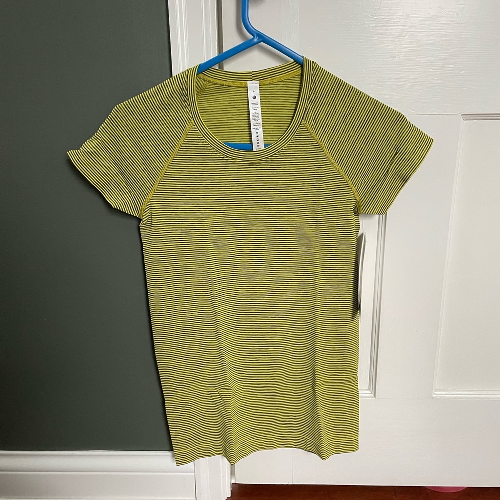 NWT LULULEMON SWIFTLY TECH SHORT SLEEVE SHIRT 2.0 Yellow 6